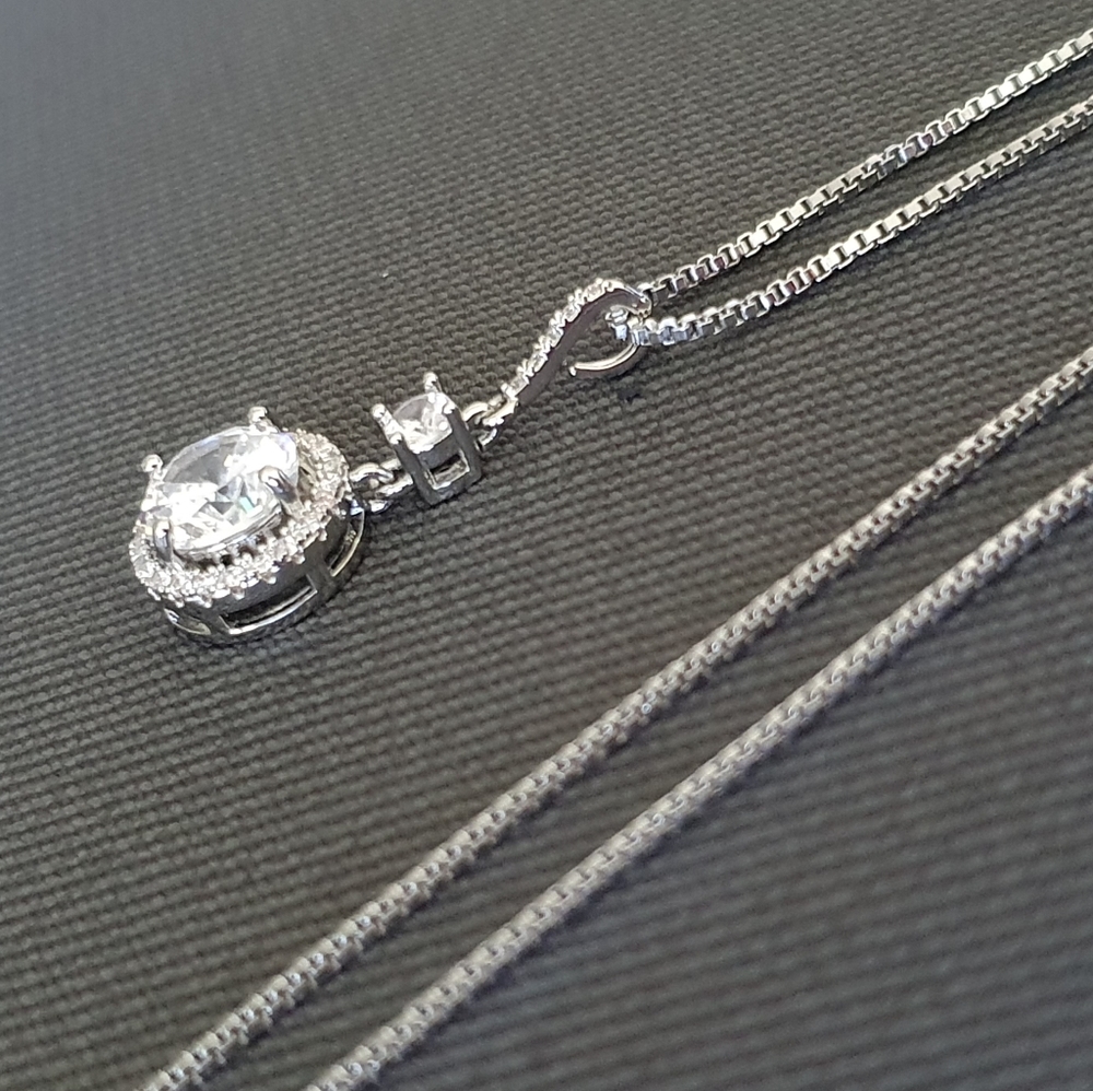 Classic Double Round Pendant Dangle Necklace - Picture 2 of 4